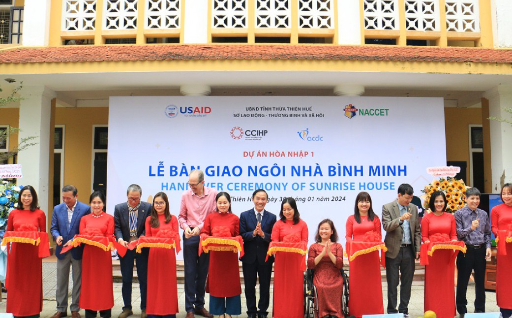 Bàn giao 2 Ngôi nhà Bình Minh - địa chỉ an toàn, thân thiện cho phụ nữ và trẻ em gái khuyết tật bị bạo lực tại tỉnh Quảng Trị và Thừa Thiên Huế